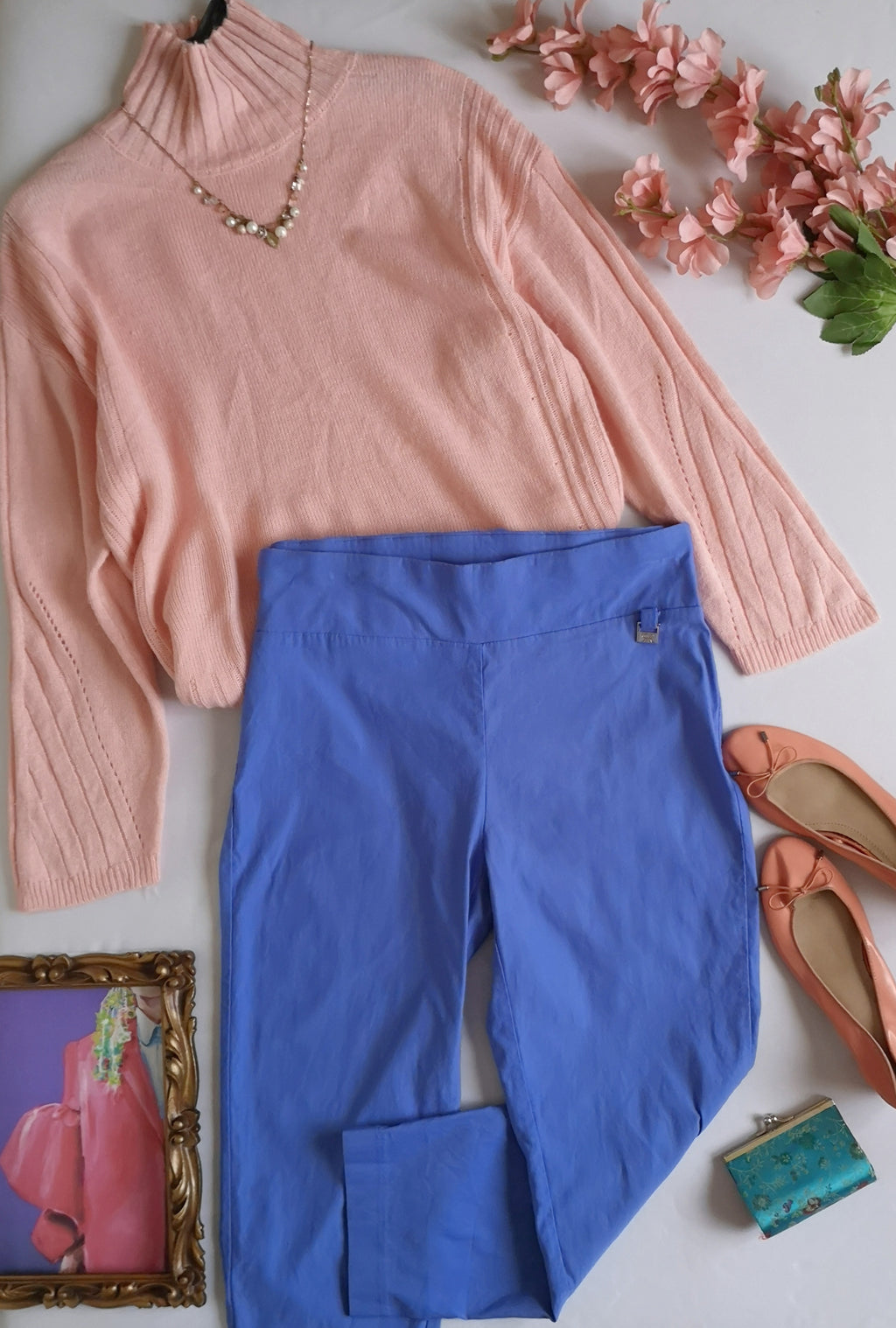 Pantalón corto stresh con suéter cuello alto