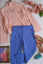 Pantalón corto stresh con suéter cuello alto