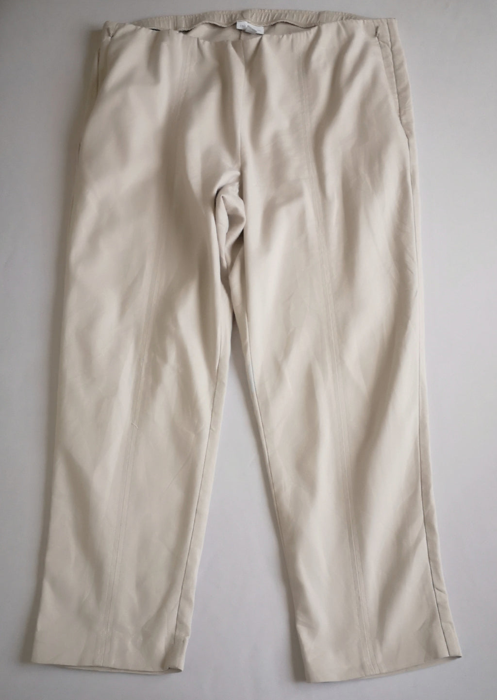 Blusa tela suave y pantalón de gabardina