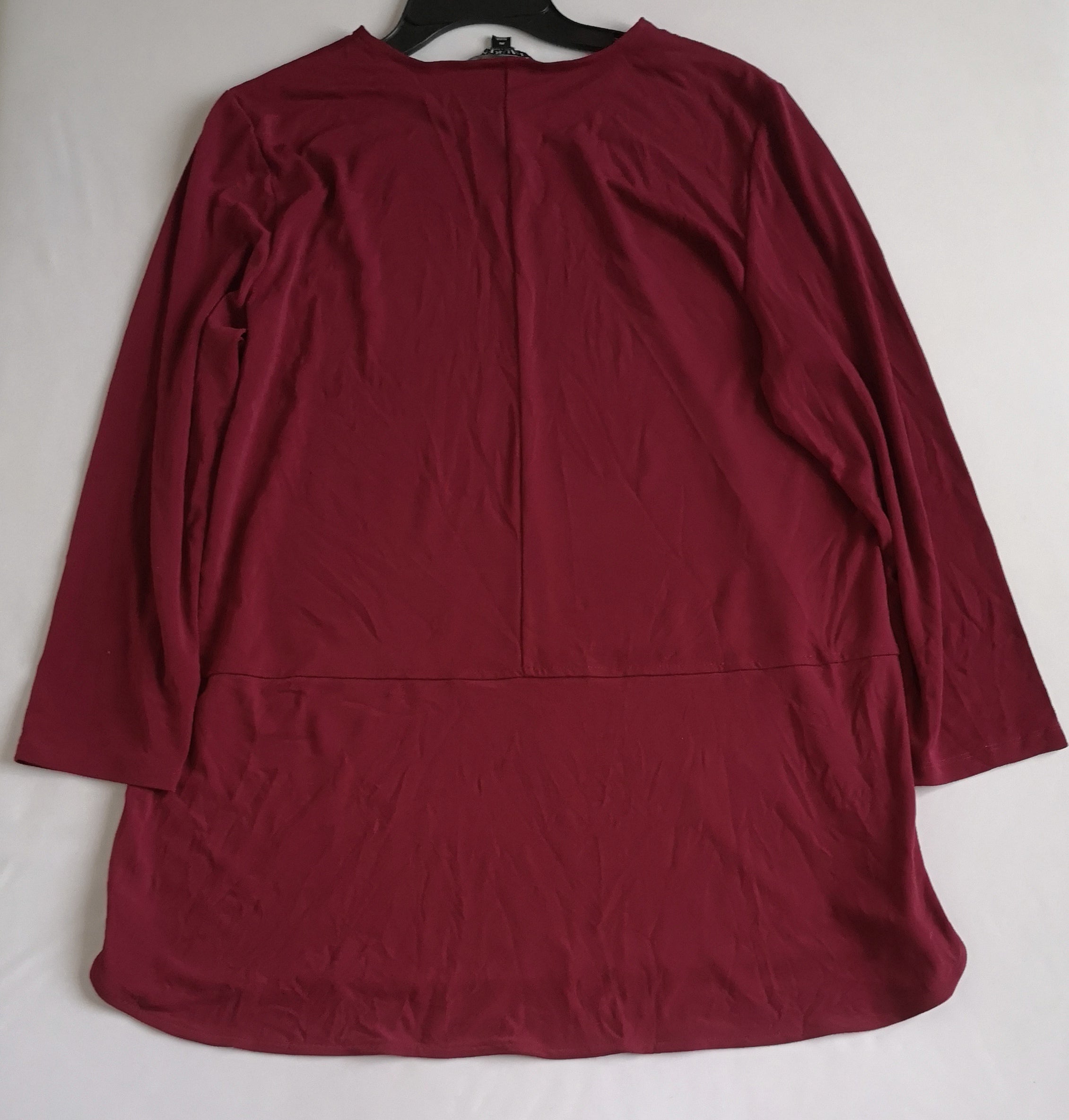 Pantalón ancho de las caderas y blusa larga