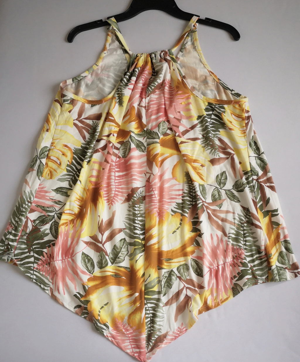 Pantalón con bolsas secretas y blusa asimétrica