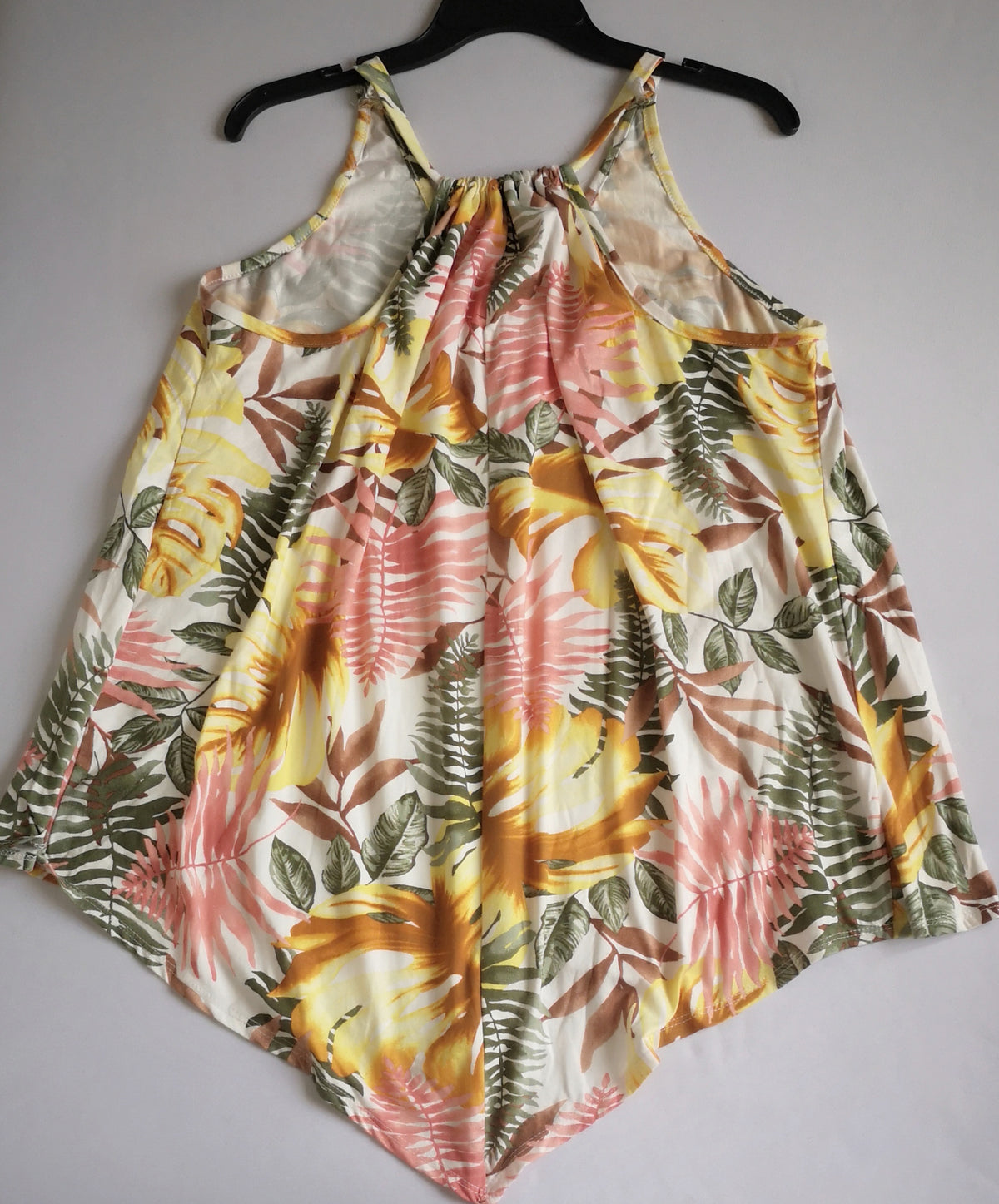 Pantalón con bolsas secretas y blusa asimétrica
