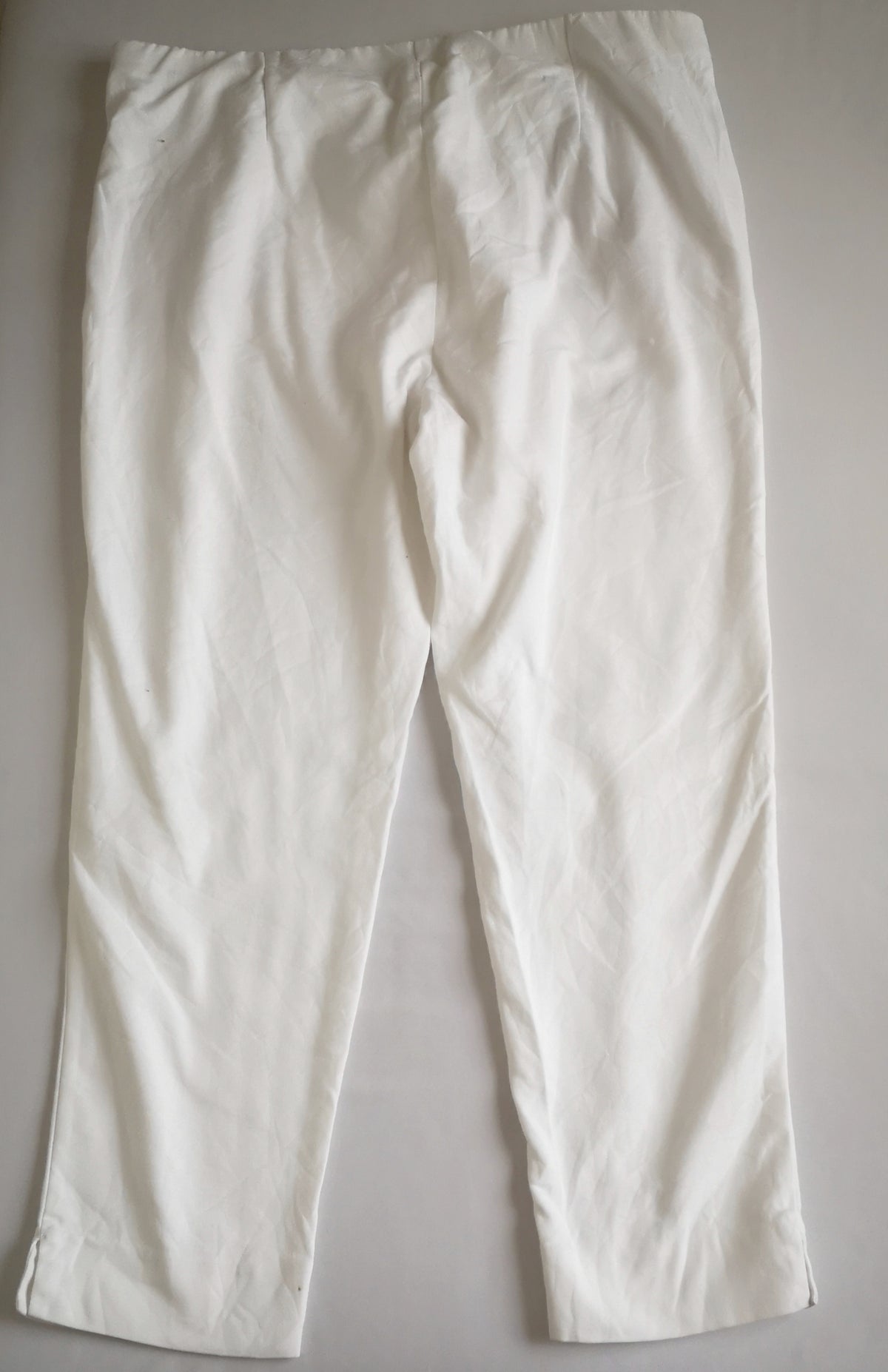 Pantalón con bolsas secretas y blusa asimétrica