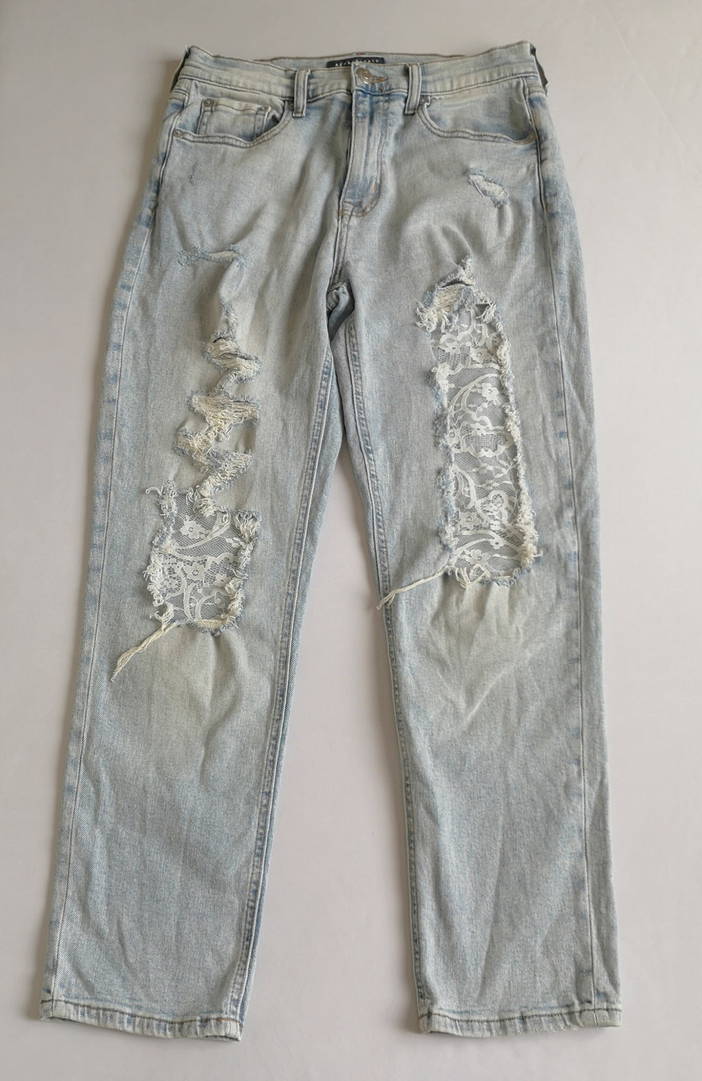 Mom jeans con encaje y blusa boho ⚓