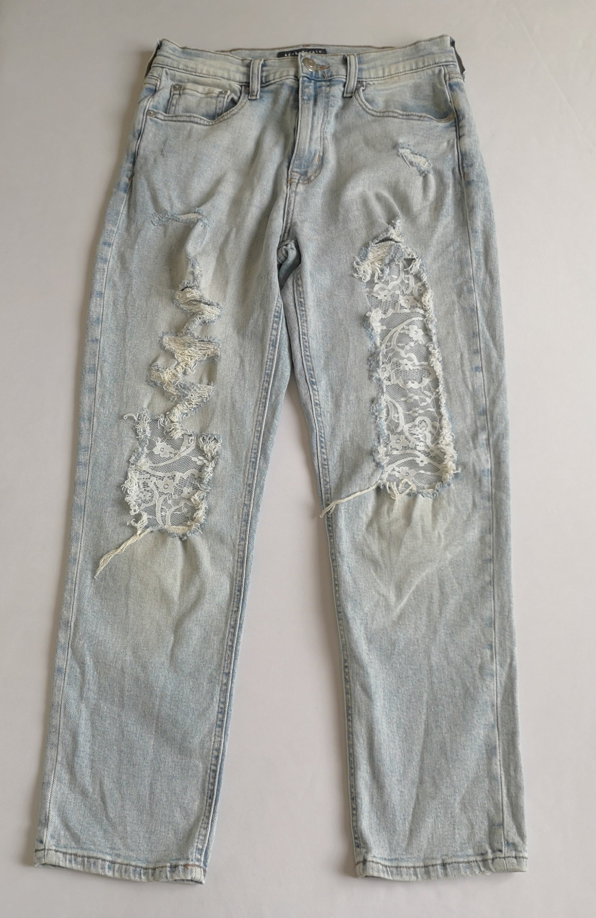 Mom jeans con encaje y blusa boho ⚓
