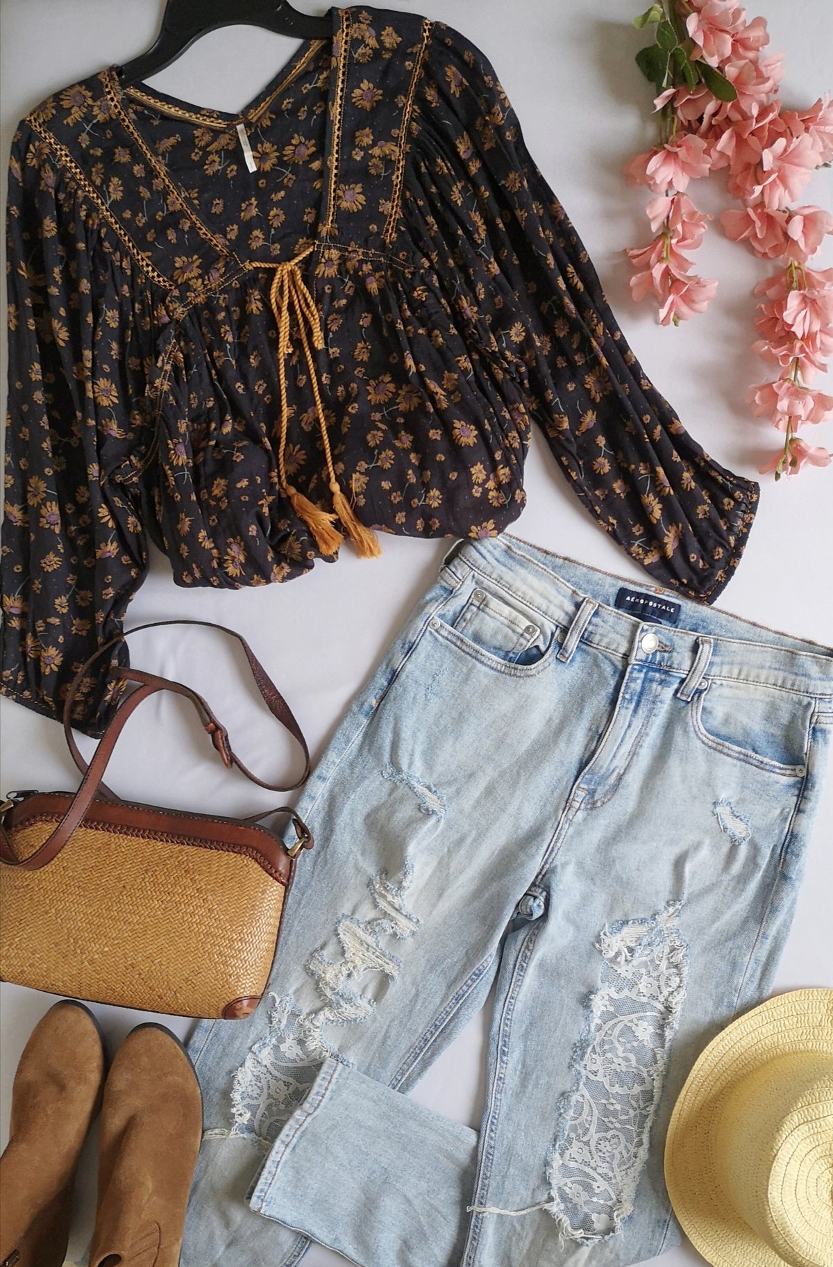 Mom jeans con encaje y blusa boho ⚓