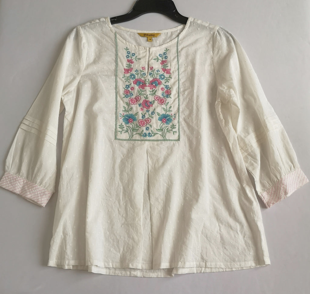 Blusa bordada incluye collar