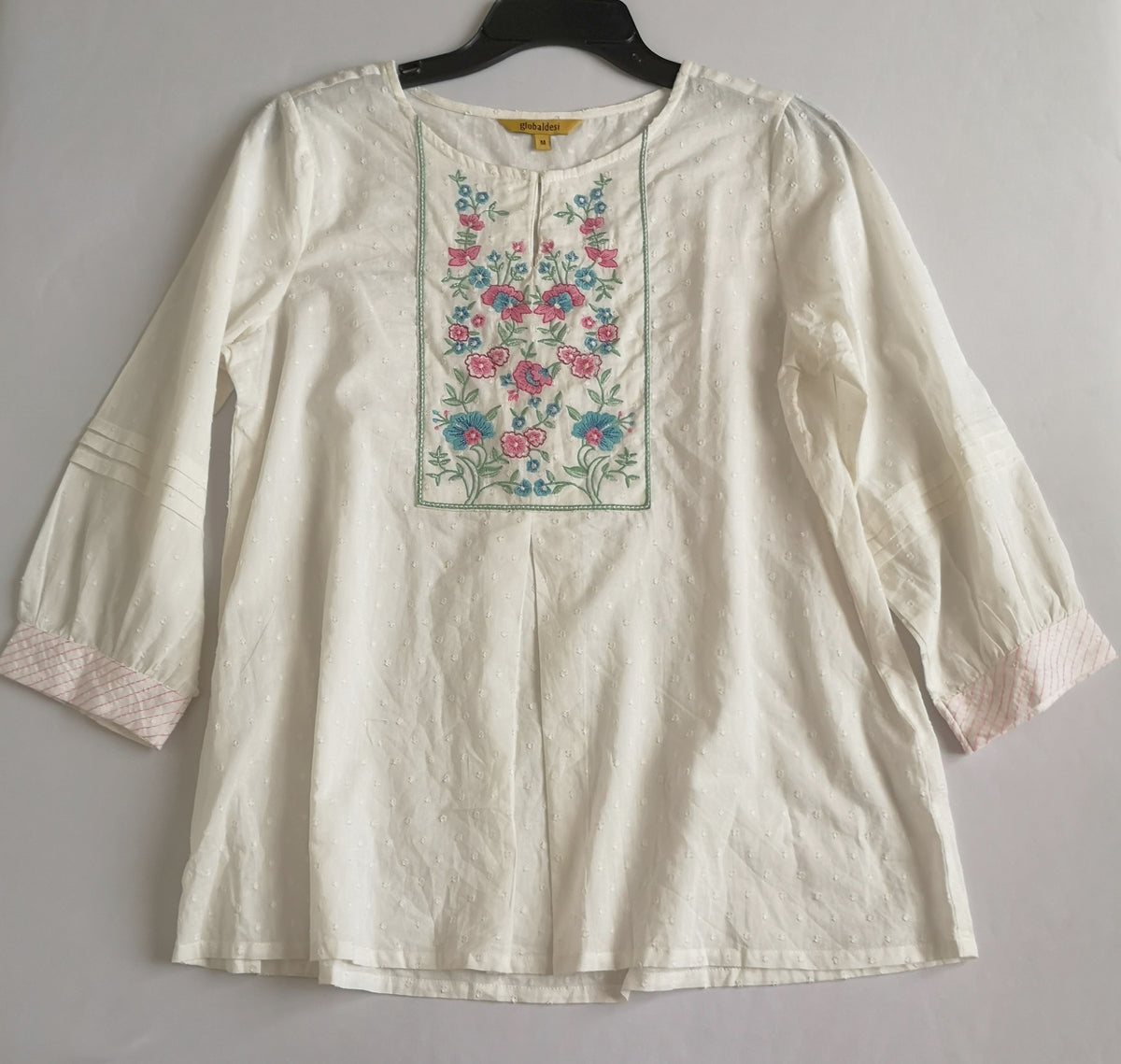 Blusa bordada incluye collar