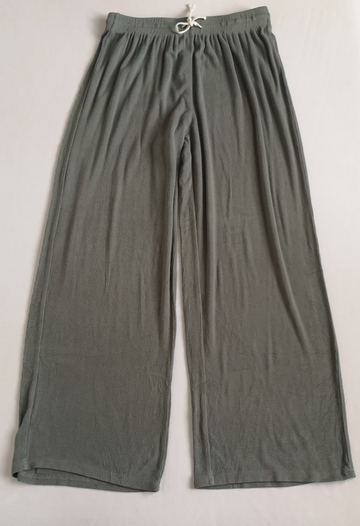Blusa sin mangas y palazzo tela suave