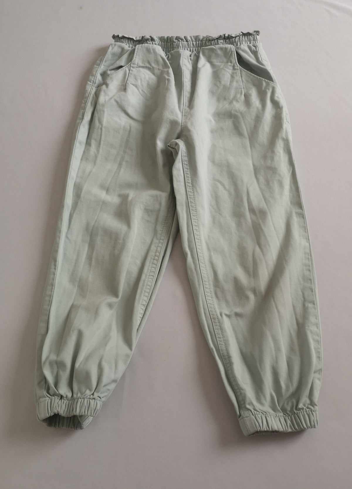 Pantalón tipo jogger con sueter tejido ⚓