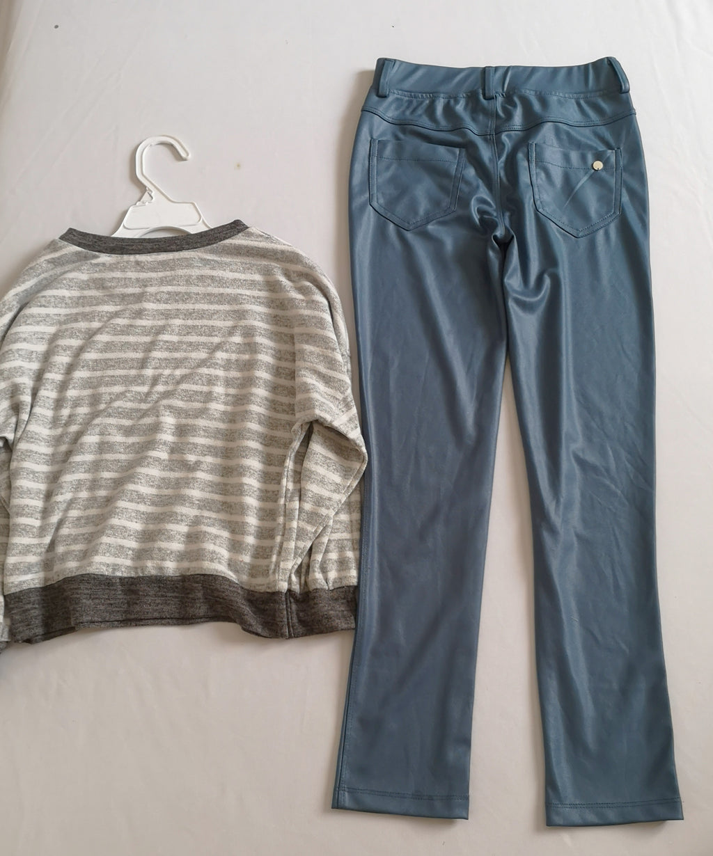 Pantalón y sueter con lentejuelas