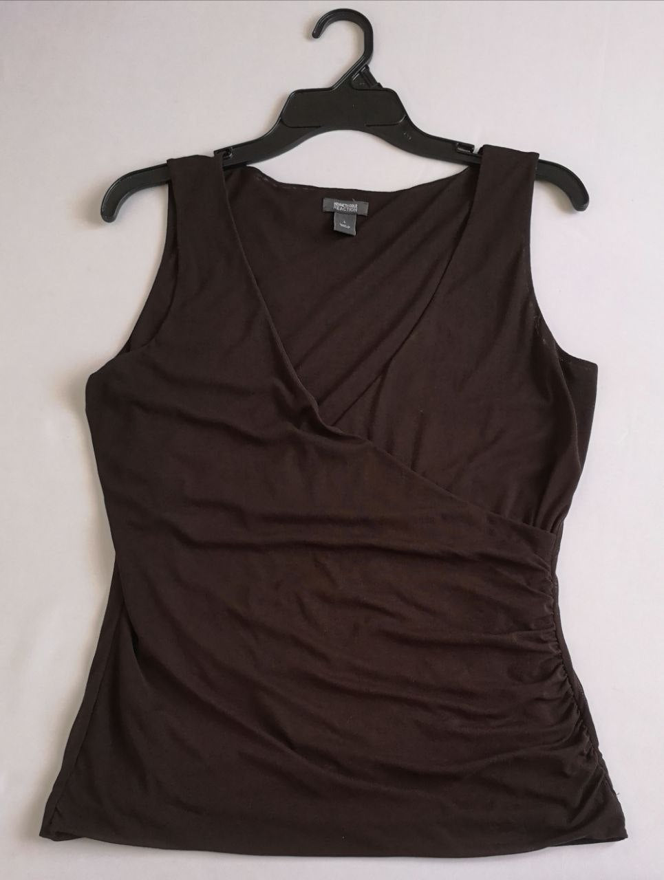 Pantalón sin bolsas y blusa de mesh