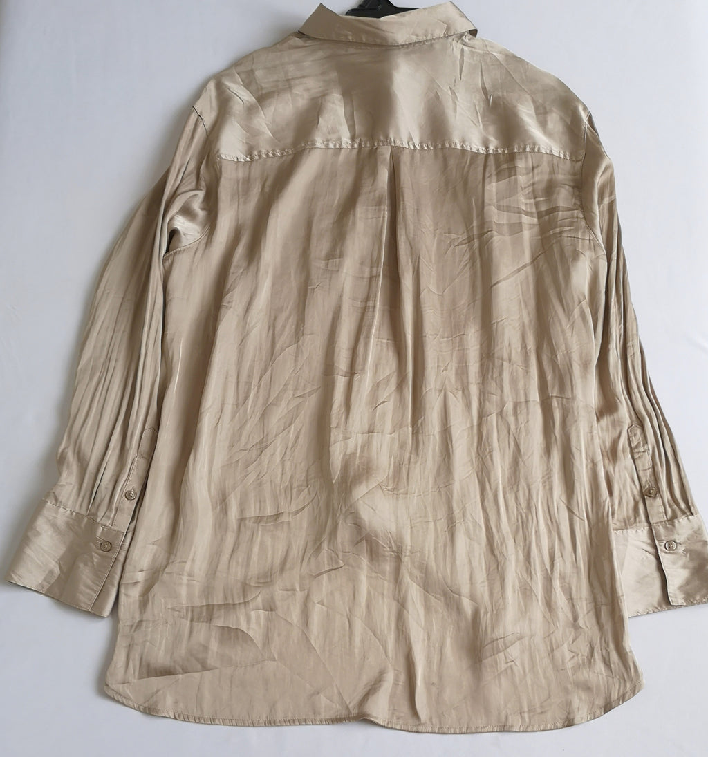 Blusa tipo seda y pantalón con cinto