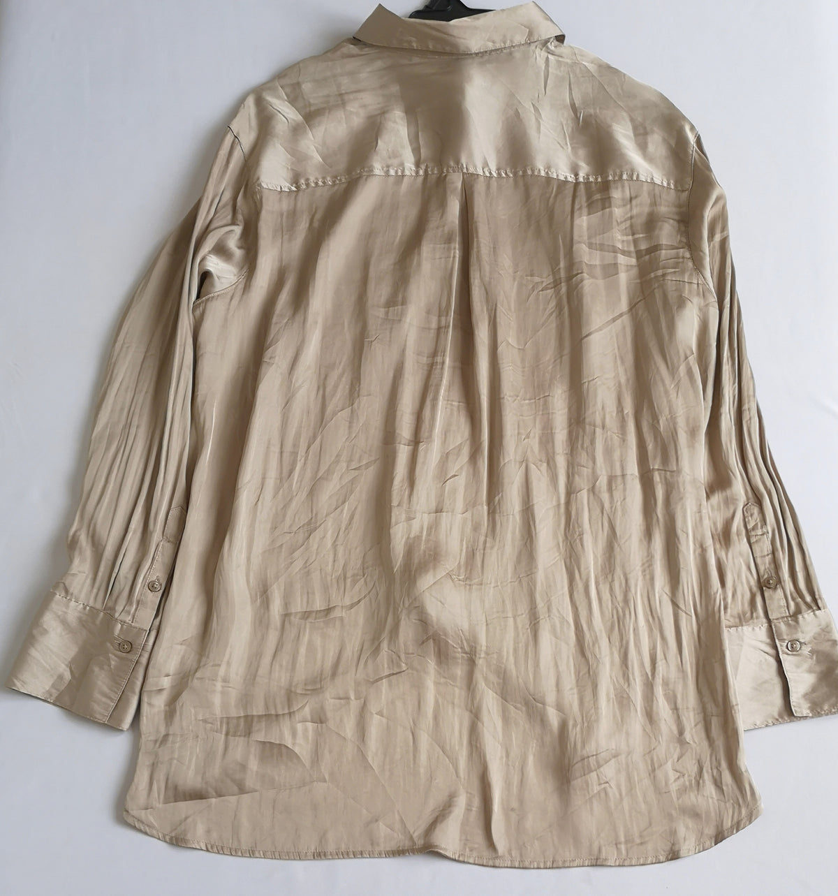 Blusa tipo seda y pantalón con cinto