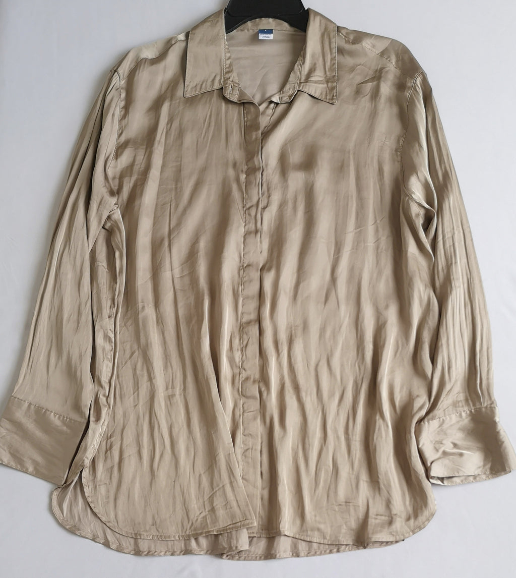 Blusa tipo seda y pantalón con cinto