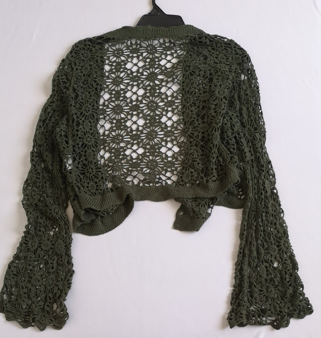 Cardigan tipo crochet con blusa cuello cuadrado