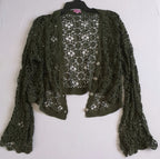 Cardigan tipo crochet con blusa cuello cuadrado