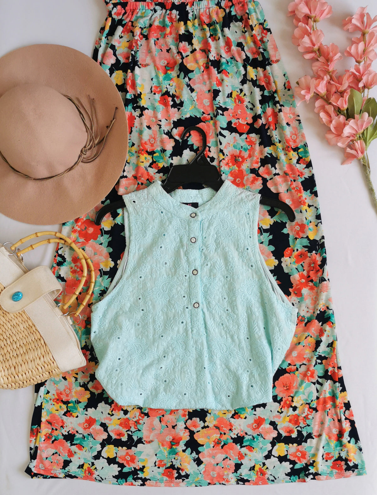 Blusa corta y falda larga ⚓