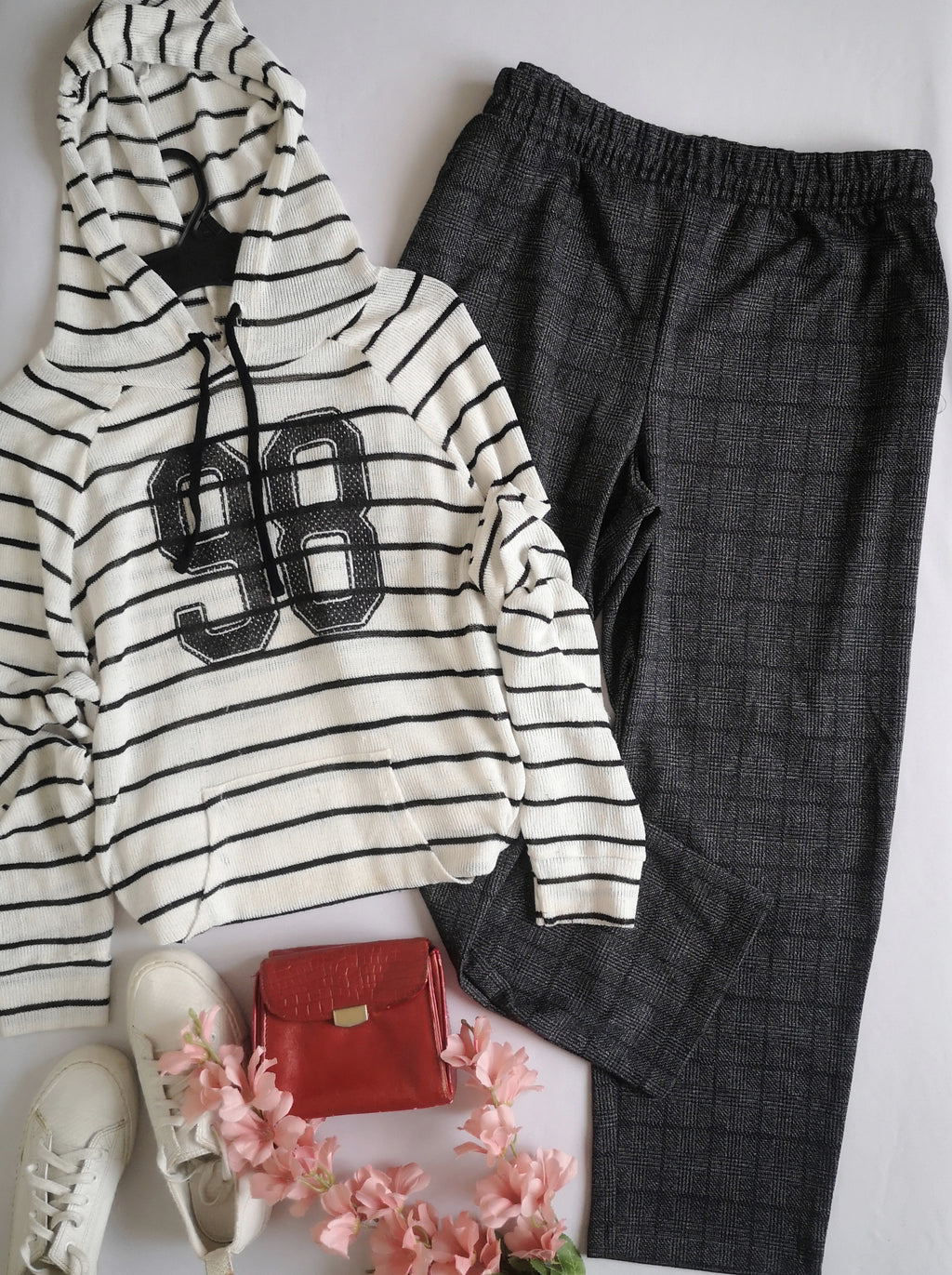 Sueter con gorro y pantalón tipo jogger ❤️