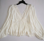 Blusa tipo peplum con encaje