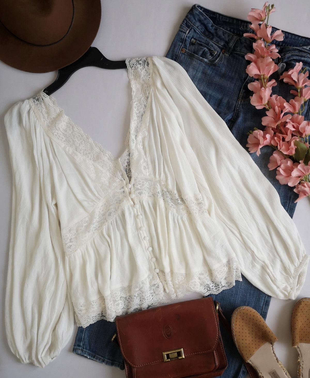 Blusa tipo peplum con encaje