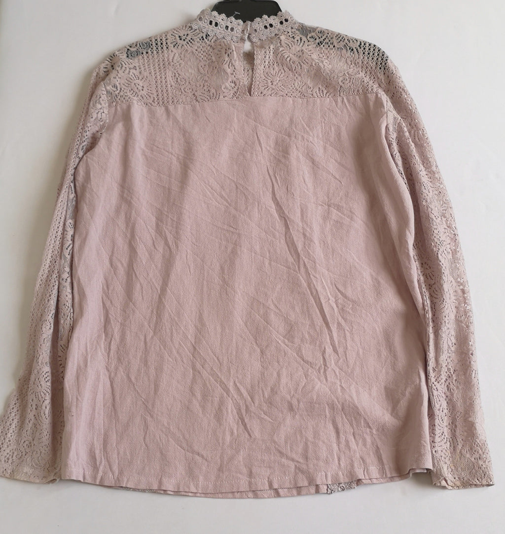 Blusa con encaje incluye collar
