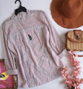 Blusa con encaje incluye collar