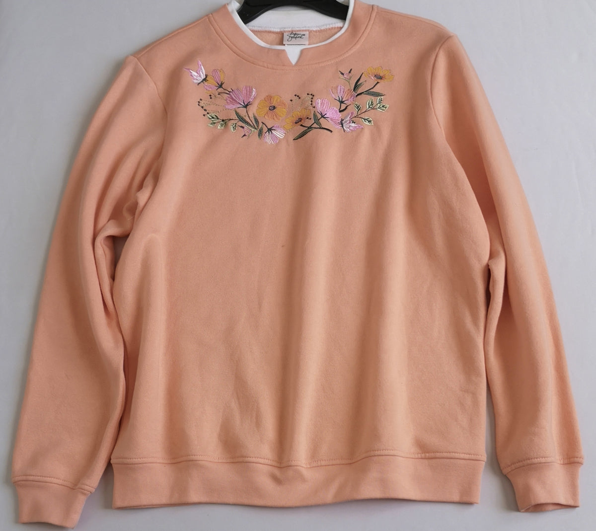 Sueter bordado incluye collar ❤️