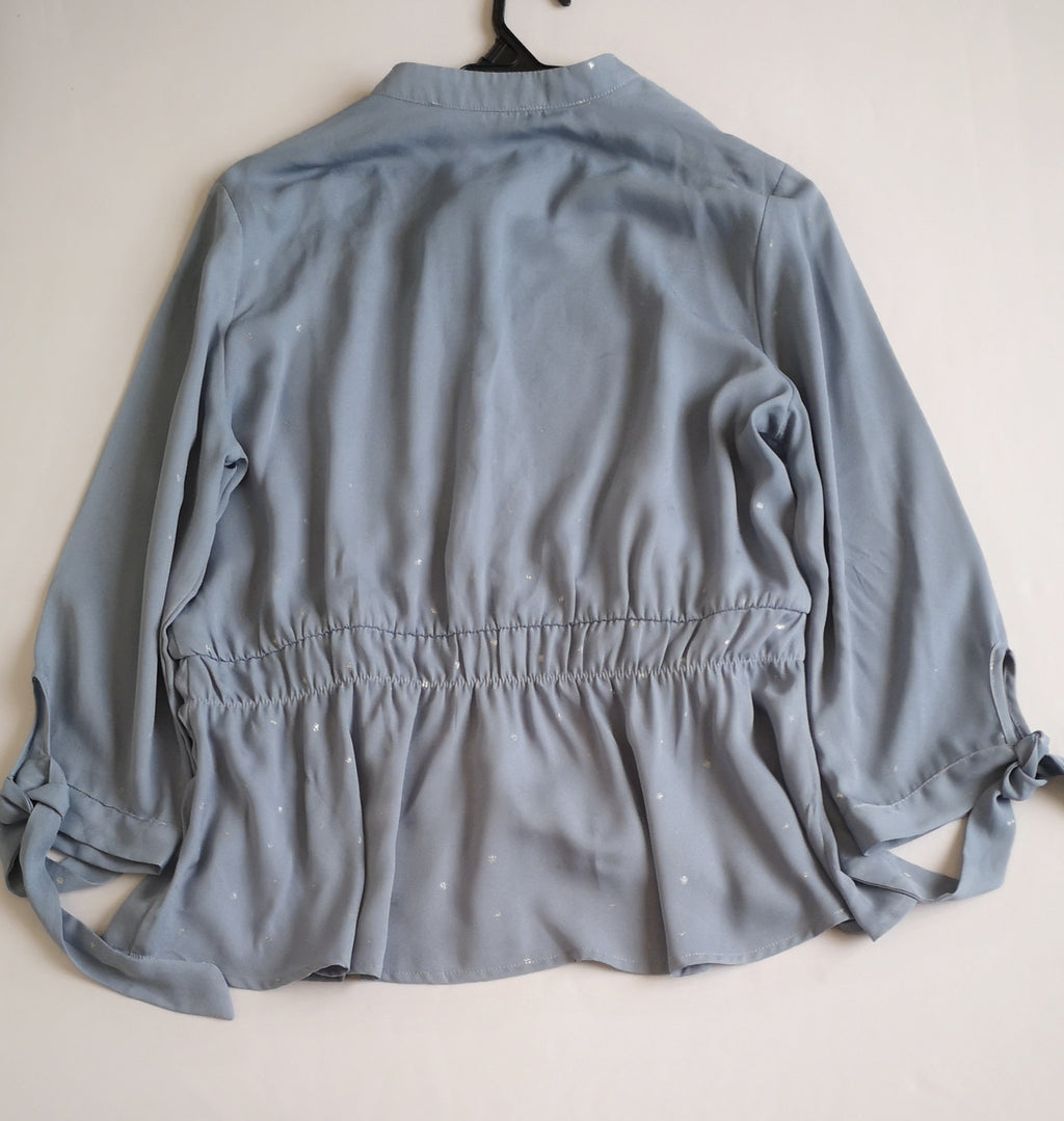 Blusa tipo peplum con pantalón stresh