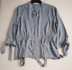Blusa tipo peplum con pantalón stresh