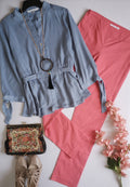 Blusa tipo peplum con pantalón stresh