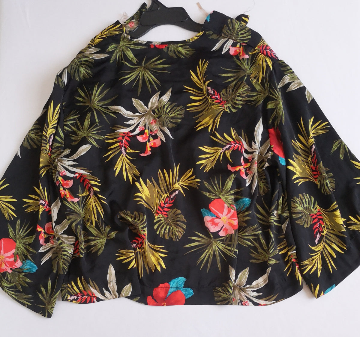 Vestido de encaje con blusa tipo kimono ⚓