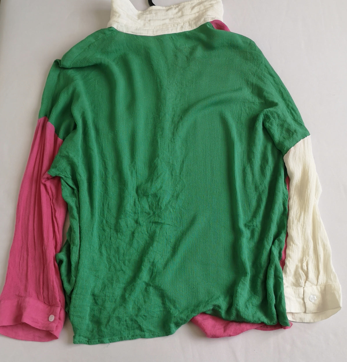 Blusa con botones incluye gorro