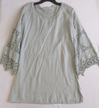 Vestido mangas bordadas