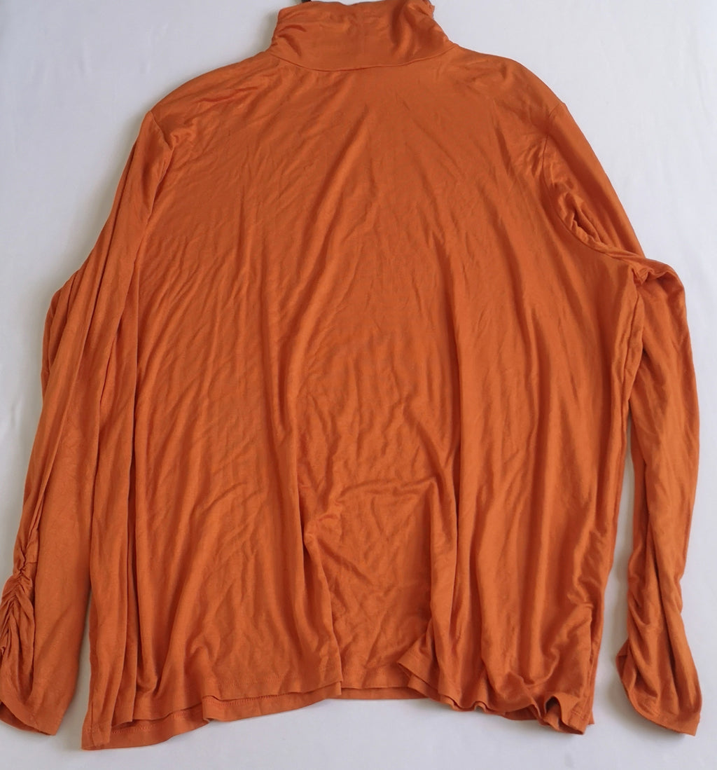 Blusa tela suave y pantalón de gabardina