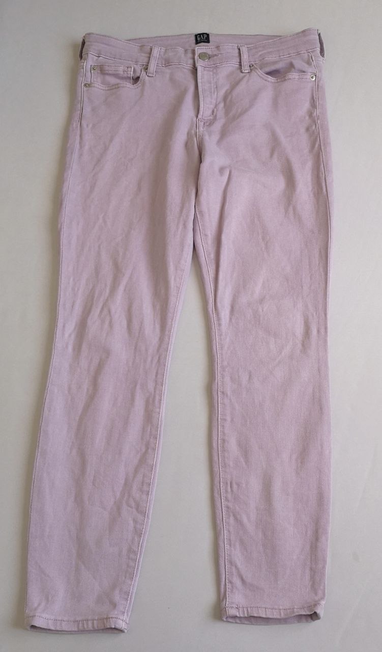Jeans con blusa de chifón