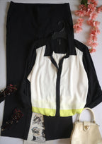 Blusa de chifon con pantalón corte recto