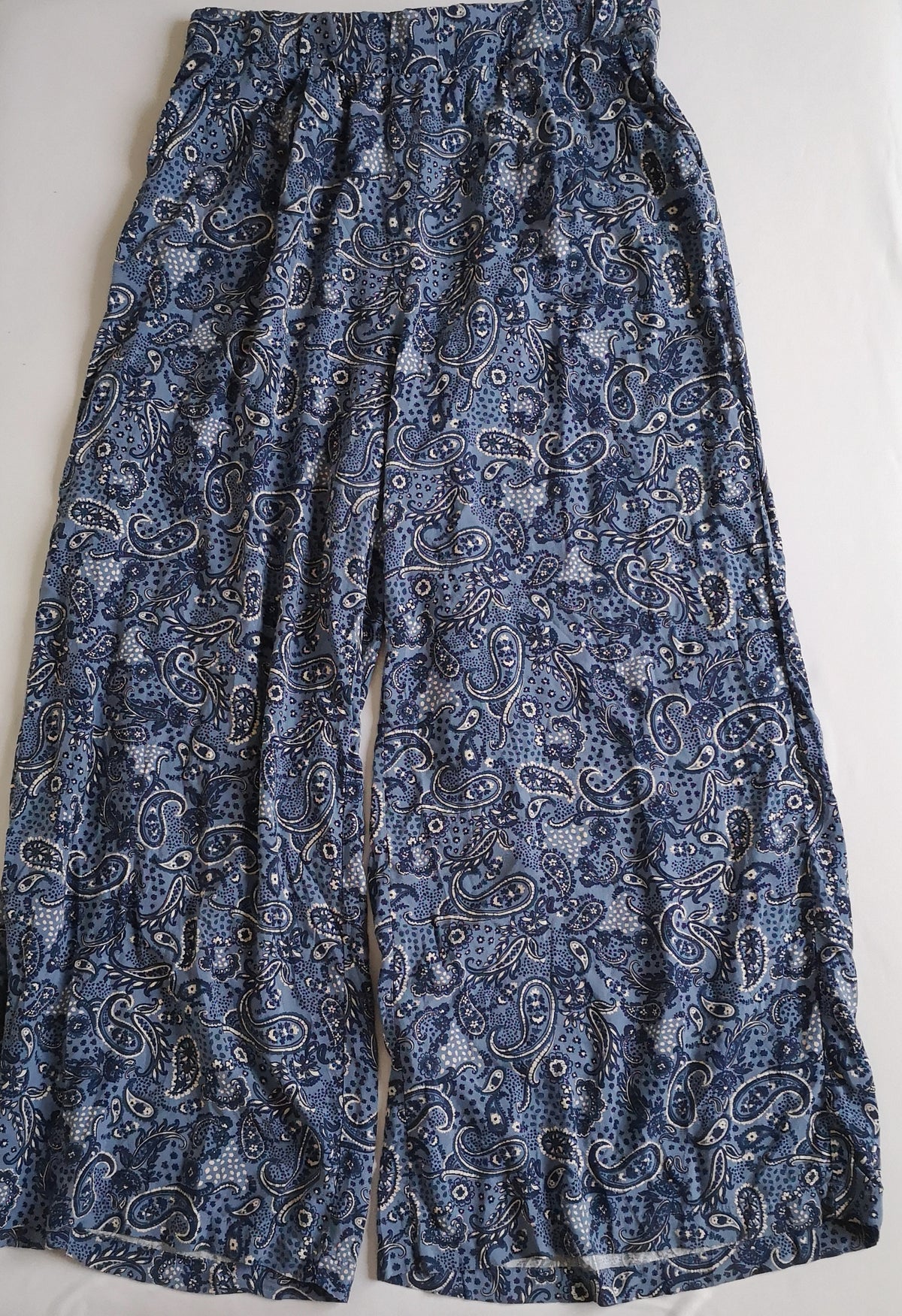 Palazzo con bolsas a los lados y blusa tela suave