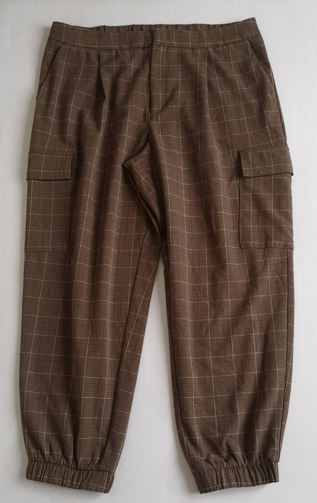 Pantalón tipo cargo con blusa tejida