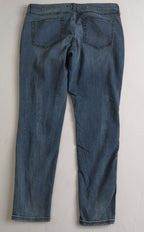 Jeans bordado con sueter tejido