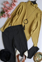 Pantalón tela suave con blusa acanalada