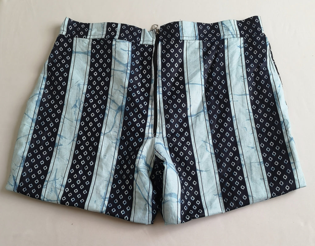 Short con zipper atrás y blusa con detalles en la tela ⚓