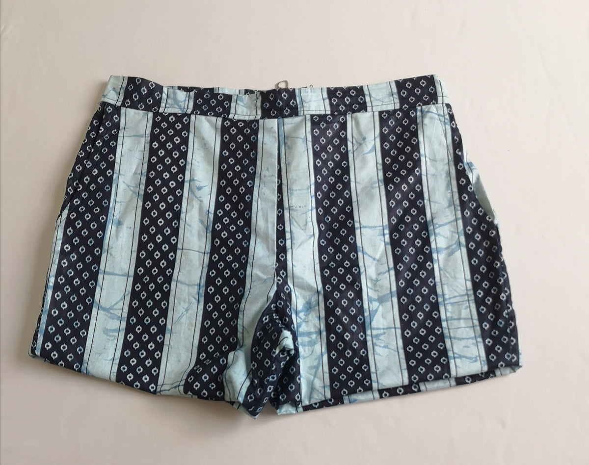 Short con zipper atrás y blusa con detalles en la tela ⚓