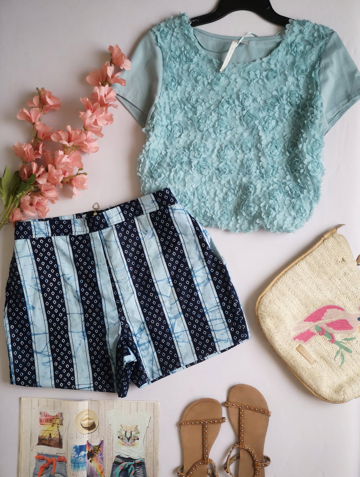 Short con zipper atrás y blusa con detalles en la tela ⚓