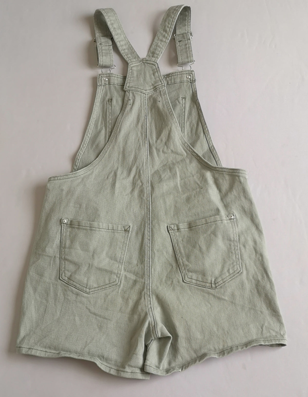 Overol con bolsas a los lados y blusa corta ⚓