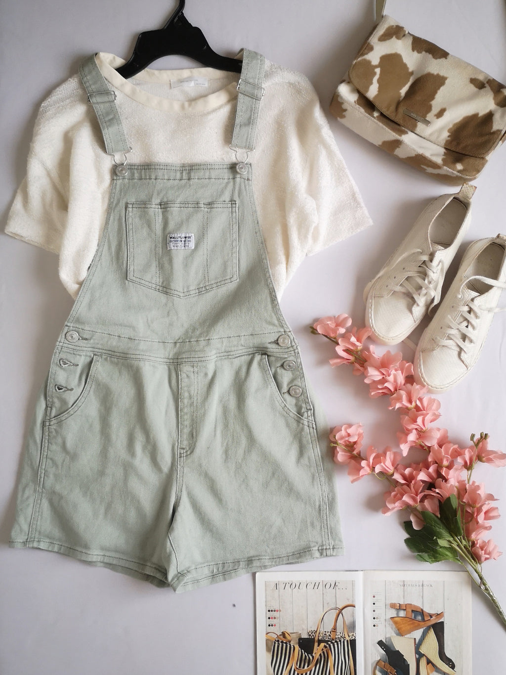 Overol con bolsas a los lados y blusa corta ⚓