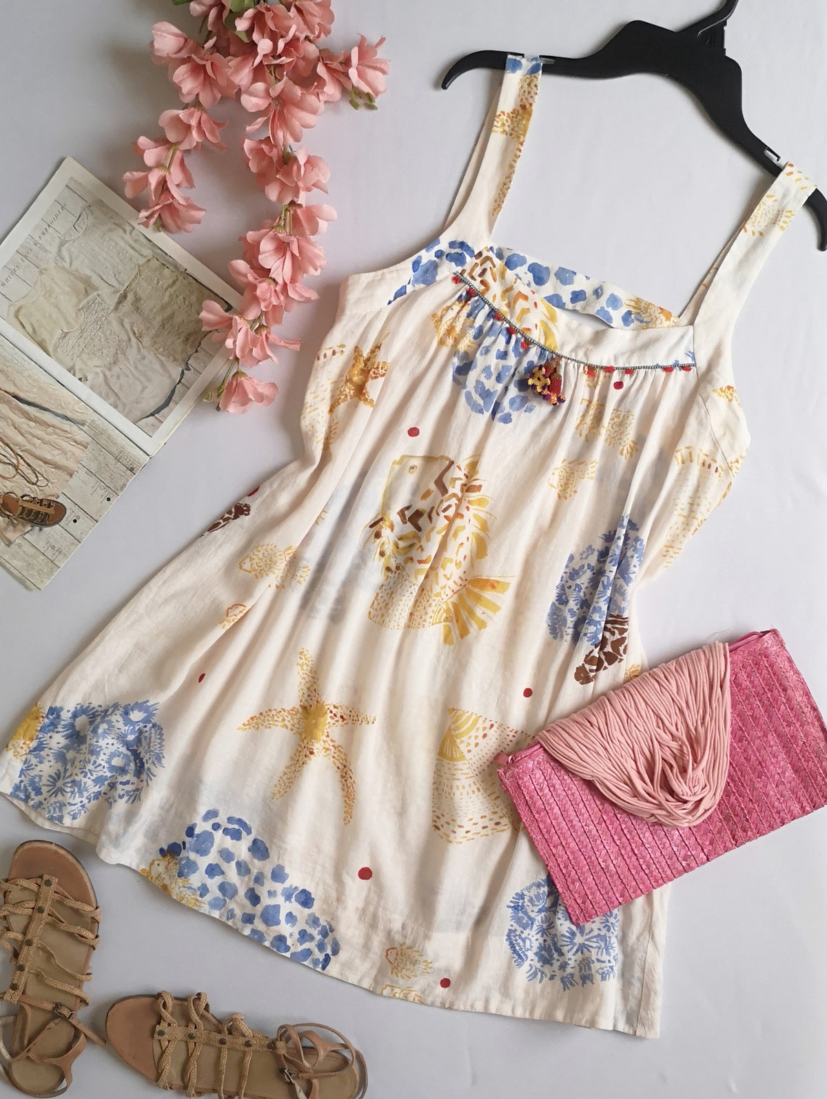 Blusa larga de tirantes incluye cartera tipo sobre