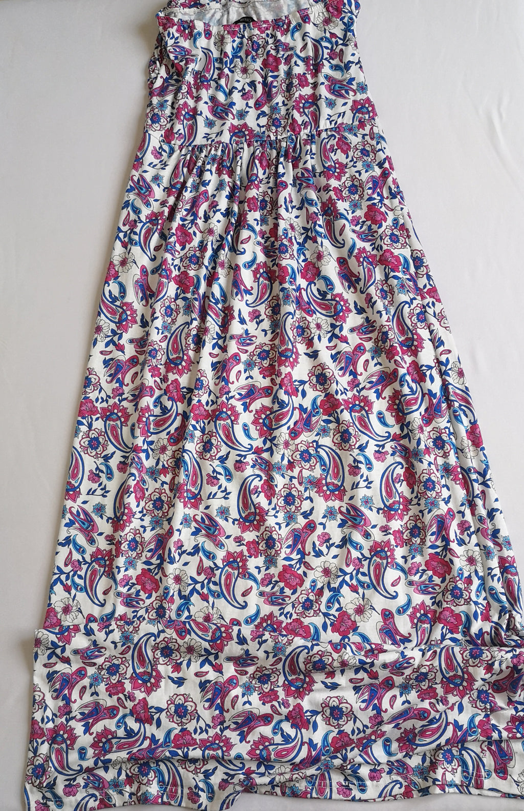 MaxiVestido strapless con cárdigan bordado