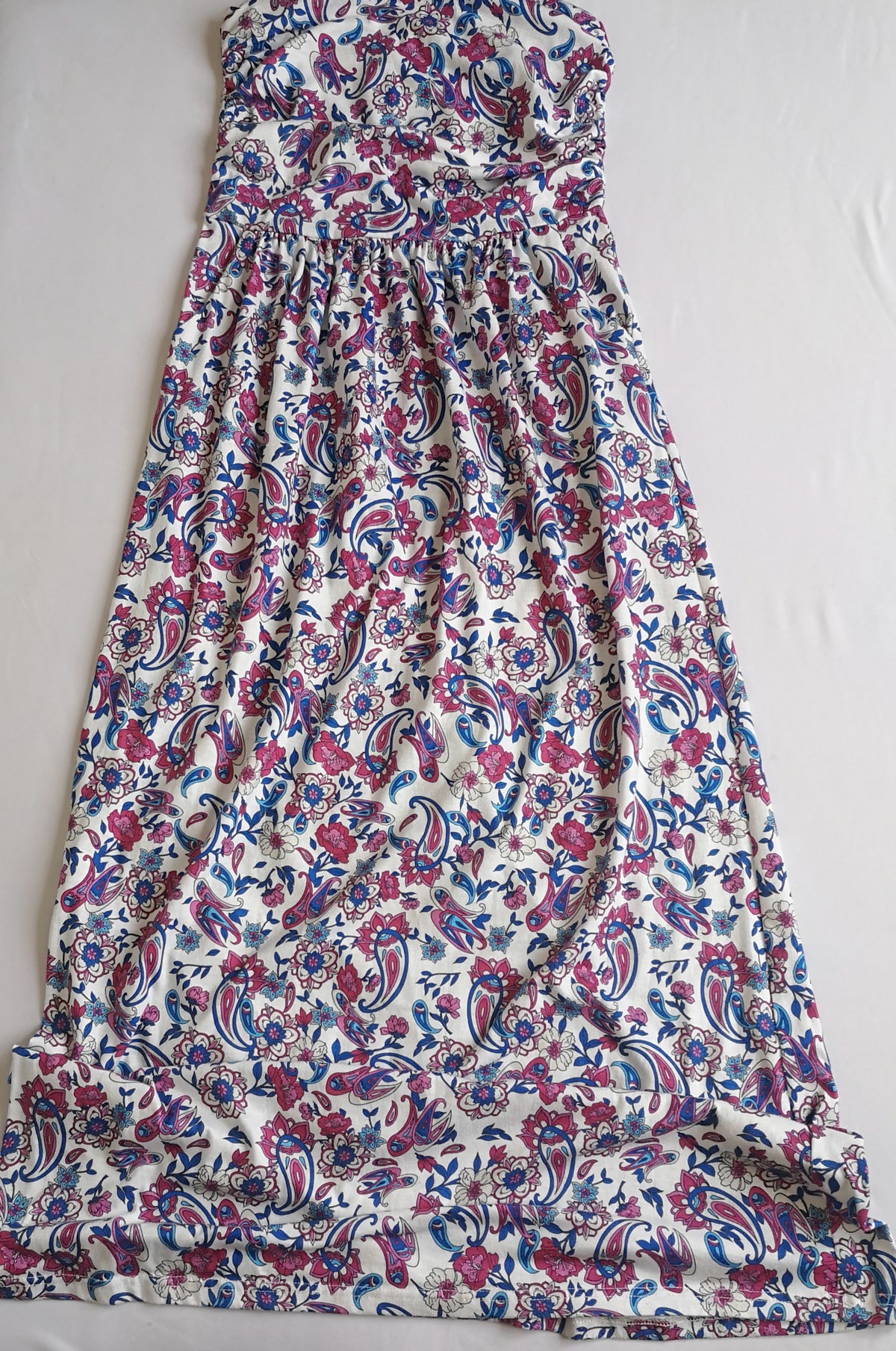 MaxiVestido strapless con cárdigan bordado