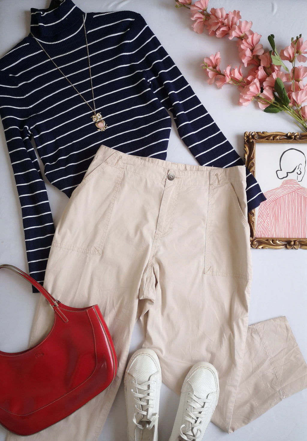Pantalón ancho de las caderas con blusa cuello alto